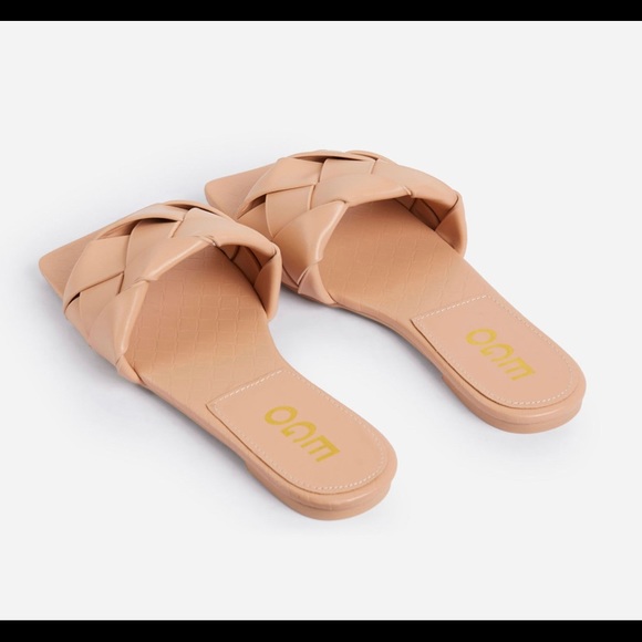 NWT, NEW RULES WOVEN SQUARE TOE FLAT SLIDER SANDAL IN NUDE FAUX LEATHER - Picture 3 of 4